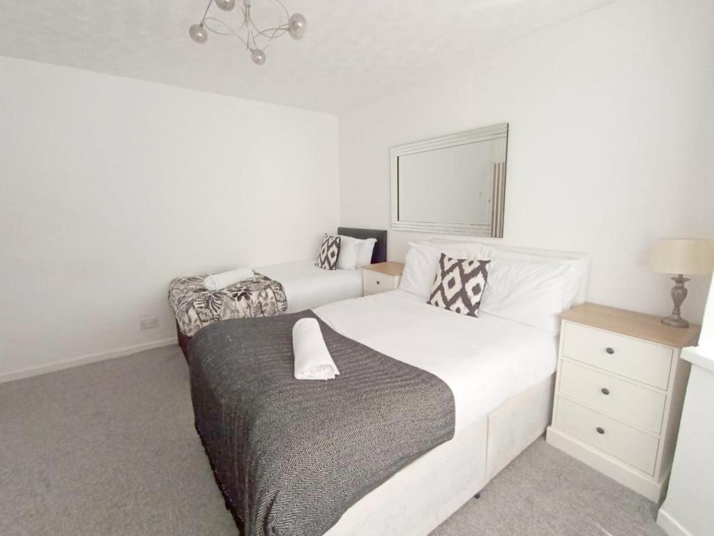 Cozy 4 Bedroom House In Smethwick With 4 Bathrooms Perfect For Contractors And Families Birmingham Luaran gambar