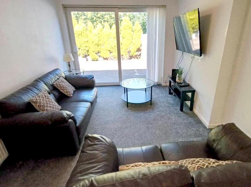 Cozy 4 Bedroom House In Smethwick With 4 Bathrooms Perfect For Contractors And Families Birmingham Luaran gambar