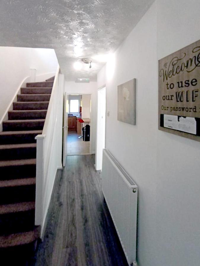 Cozy 4 Bedroom House In Smethwick With 4 Bathrooms Perfect For Contractors And Families Birmingham Luaran gambar