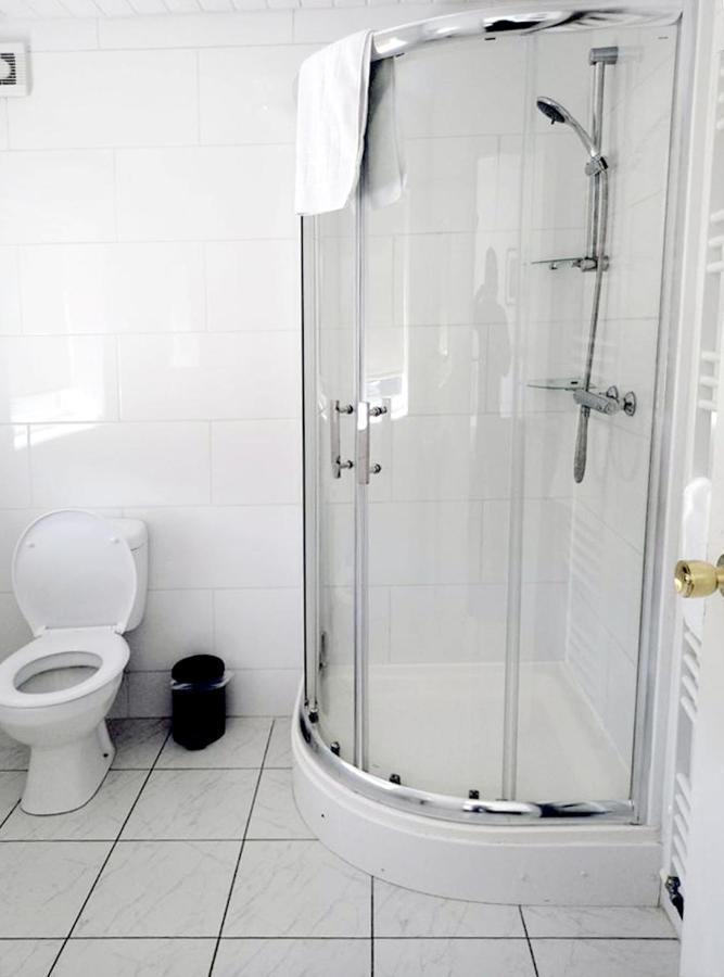 Cozy 4 Bedroom House In Smethwick With 4 Bathrooms Perfect For Contractors And Families Birmingham Luaran gambar