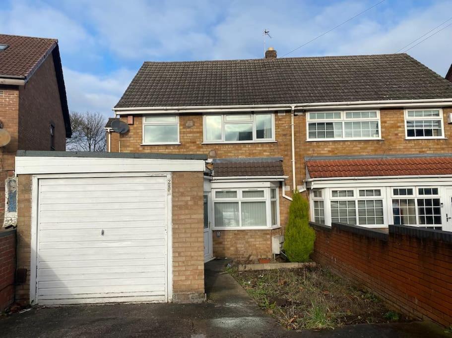 Cozy 4 Bedroom House In Smethwick With 4 Bathrooms Perfect For Contractors And Families Birmingham Luaran gambar
